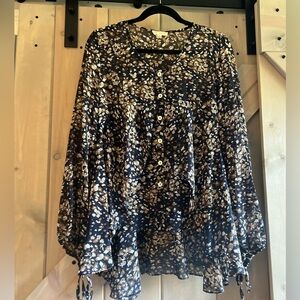 LIKE NEW Promesa Ruffle Tunic Blouse